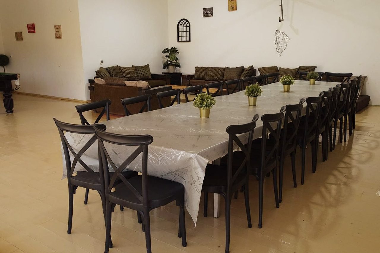 non-profit-09 וילה-בתלמים-שולחן-אורחים